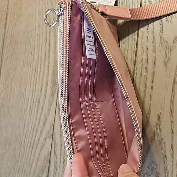 Lululemon Curved Wristlet - Picture 3 of 6